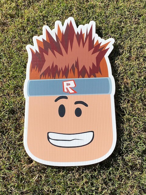 Roblox guy with a headband with the letter "R"